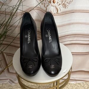 CHANEL Black Heels with Bow Detail